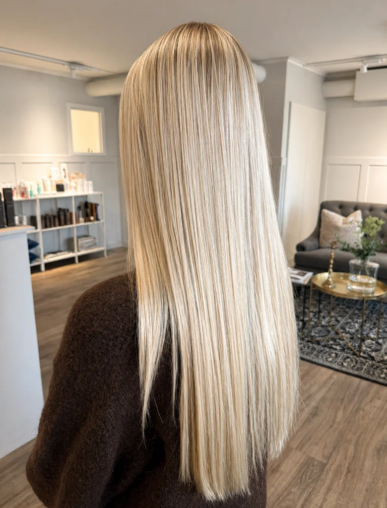 platina-blond-langt-har-aneby
